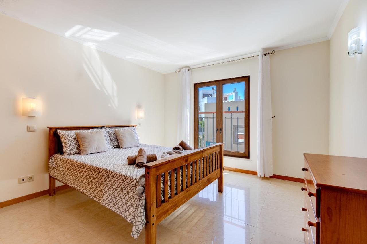 Two Bedroom Apartment With Rooftop Pool In Alvor Exterior foto