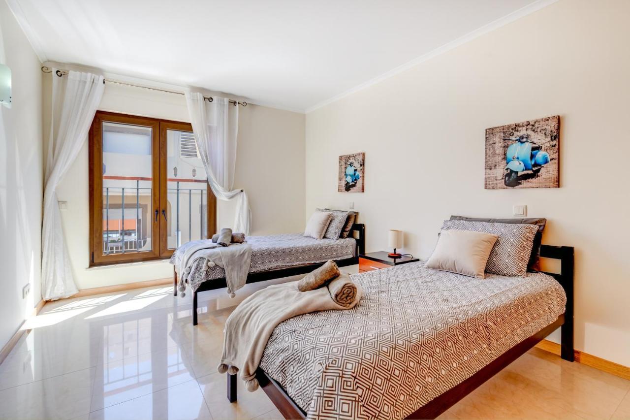 Two Bedroom Apartment With Rooftop Pool In Alvor Exterior foto